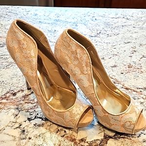 Women's Shi beige w/lace overlay heels